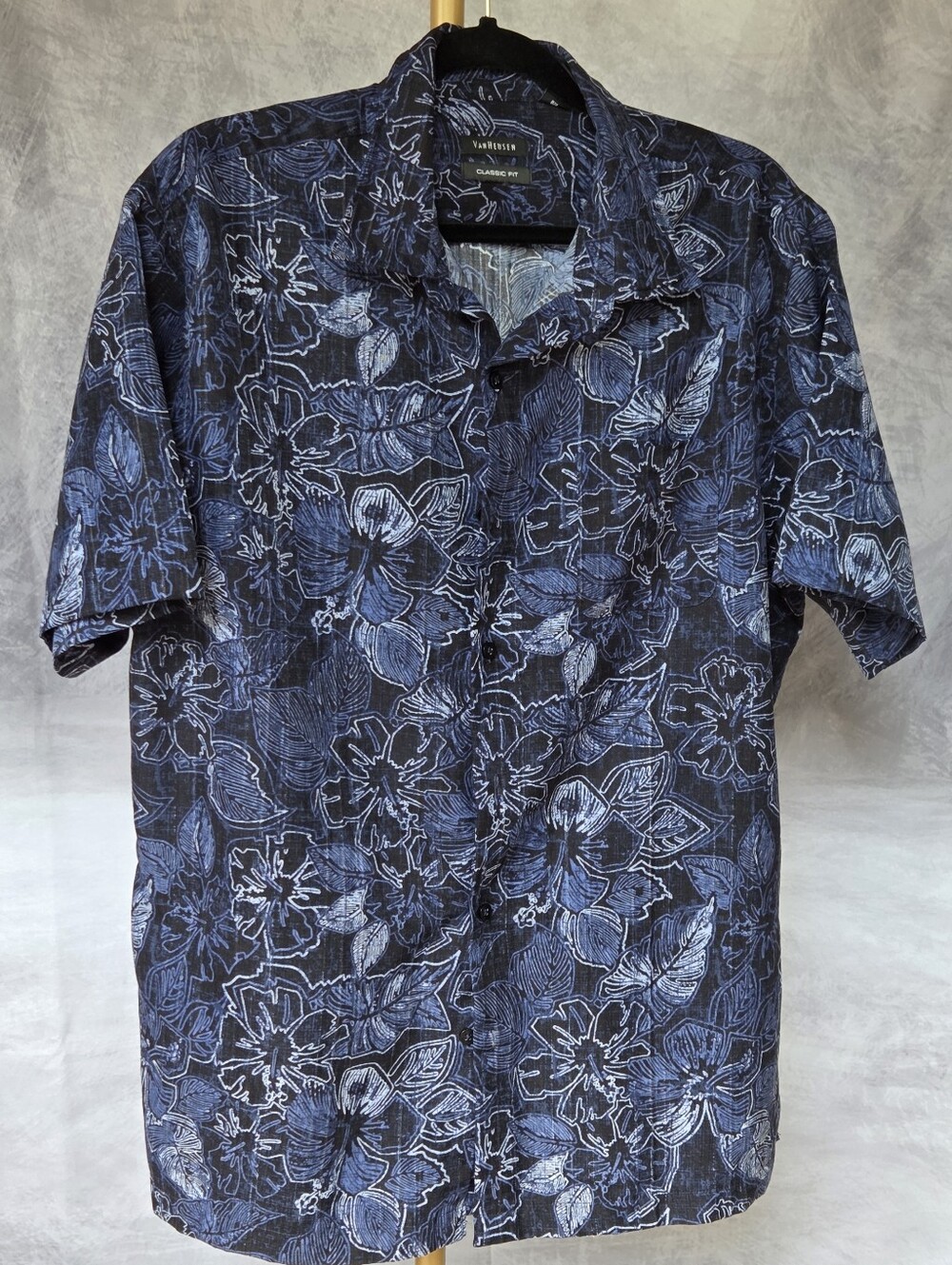 Van Heusen Men's Classic Fit Blue Floral Hawaiian Shirt Size Large - NWOT